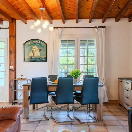 度假居 Promenade Des Pins By Interhome *